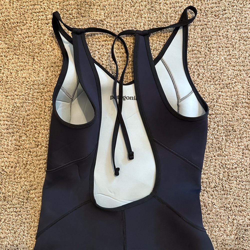 Patagonia sz8 wetsuit shorty with tie “R” - Picture 3 of 7